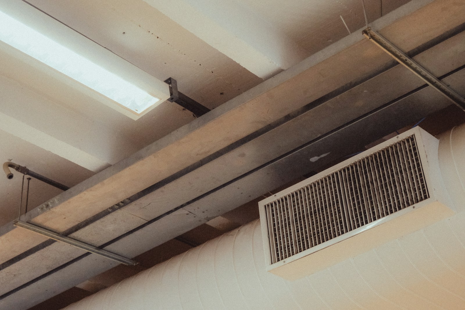 Industrial ceiling ductwork and mechanical ventilation systems